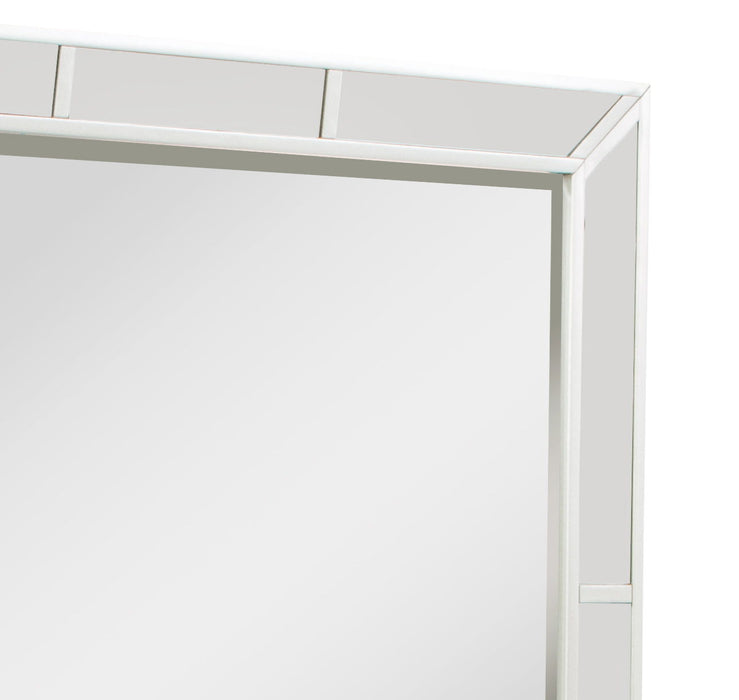 Elegant Contemporary Mirror